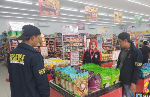 Polres Serang kembali memantau stabilitas harga di sejumlah lokasi di Kabupaten Serang. Foto: Yono