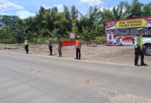 Polres Serang melakukan penyekatan angkutan pertambangan di Cirabit. Foto Yono