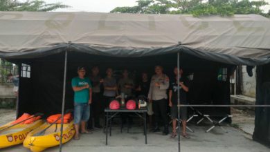 Posko Siaga Bencana yang didirikan Polres Serang. Foto: Yono
