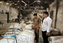 Satgas Pangan Polres Serang cek harga beras. Foto: Yono