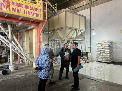 Ti Satgas Pangan Kabuapten Serang memantau harga beras di tingkat produsen. Foto Yono