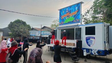 Satlantas Polres Serang mengelar senam bersama dan bakti kesehatan dalam rangka peringatan HUT Bhayangkara ke-71. Foto Yono