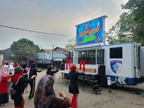 Satlantas Polres Serang mengelar senam bersama dan bakti kesehatan dalam rangka peringatan HUT Bhayangkara ke-71. Foto Yono