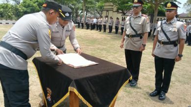 Kapolres Serang, AKBP Andri Kurniawan memimpin Sertijab Kasi Humas Polres Serang. Foto Yono