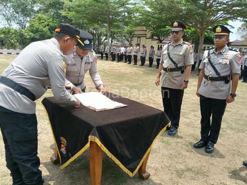 Kapolres Serang, AKBP Andri Kurniawan memimpin Sertijab Kasi Humas Polres Serang. Foto Yono