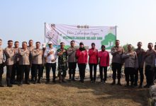 Penanaman pohon di Desa Lontar oleh Polres Serang. Foto: Yono