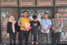 Tersangka kejahatan seksual yang masuk DPO menyerahkan diri ke Polres Serang setelah viral di Medsos. Foto Yono