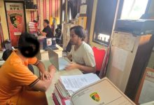 Kepala Mini Market yang cabuli karyawatinya di Kragilan tengah diperiksa di Polres Serang. Foto Yono