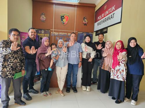 Balita yang dibawa kabur dari Tulung Agung kini berada di Polres Serang. Foto Yono