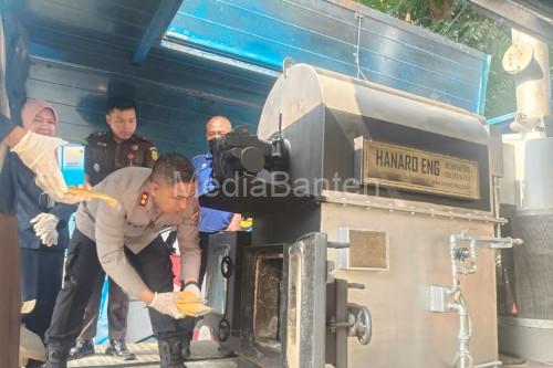 Polres Tangsel memusnahkan 46 juta obat keras ilegal. Foto Antara