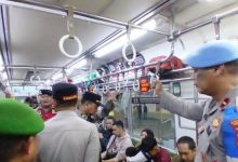 Jajaran Polresta Tangerang tengah melakukan pengamanan di KRL. Foto Antara