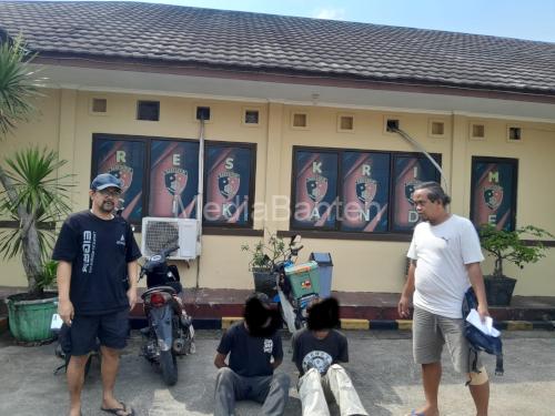 Dua pelaku Curanmor dibekuk polisi dari Polsek Cikande. Foto Yono