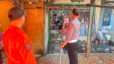 Kebakaran rumah di Des Sukamaju. Foto Yono