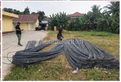 Baranb bukti kasus pencurian besi ulir di Cikande. Foto Yono