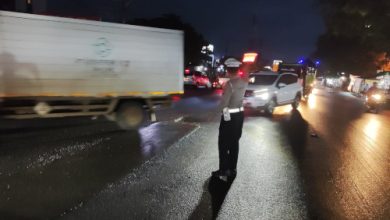 Polsek Cikande gelar strong point di lokasi rawan kemacetan. Foto Yono