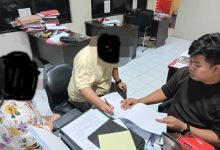 Polsek Cikande menahan pasutri yang menipu pencari kerja. Foto Yono