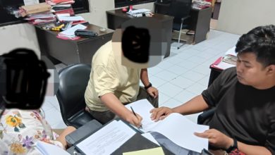 Polsek Cikande menahan pasutri yang menipu pencari kerja. Foto Yono