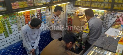 Polsek Cikeusal gelar Operasi Pekat. Foto Yono
