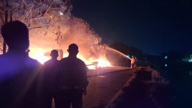 Lapak barang rongsokan yang terakar di Ciruas. Foto Yono