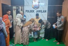 Polsek Jawilan menggelar santunan anak yatim dan piatu. Foto Yono