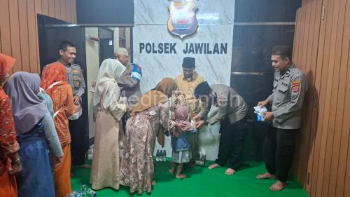 Polsek Jawilan menggelar santunan anak yatim dan piatu. Foto Yono
