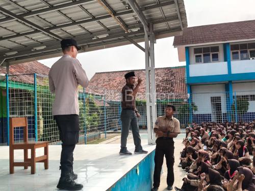 Polsek Jawilan gelar sosialisasi dan pembinaan murid SMPN 2 Jawilan. Foto Yono
