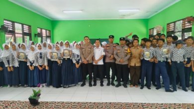 Polsek Jawilan menyosialisasikan sistem penerimaan murid baru SMA Kemala Karang Taruna Bhayangkara. Foto Yono