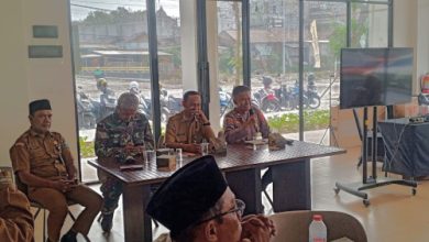 Muspika dan Polsek Kragilan sosialisasi bahaya narkoba terkait kasus kades. Foto Yono