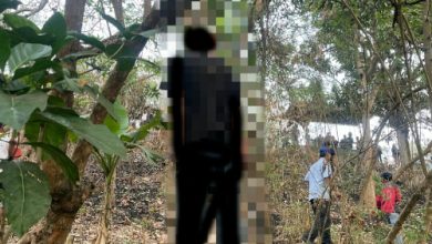 Pria gantung diri di Pohon Lamtoro, Kecamatan Kragilan. Foto Yono