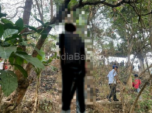 Pria gantung diri di Pohon Lamtoro, Kecamatan Kragilan. Foto Yono