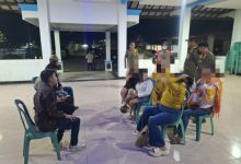 Para pelacur yang terjadring Operasi Pekat di Kragilan. Foto Yono