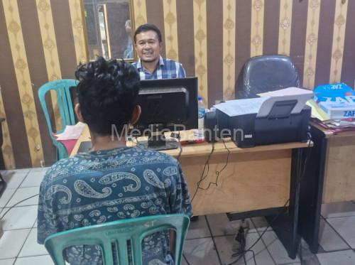 Terdangka penggadai mobil losbak. Foto Yono