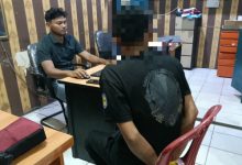 Tersangka penjual kerbau titip tengah diperiksa Polres Serang. Foto Yono