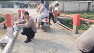 Revitalisasi jembatan merah putih di saluran irigasi Kampung Baru, Kecamatan Pamarayan. Foto Yono