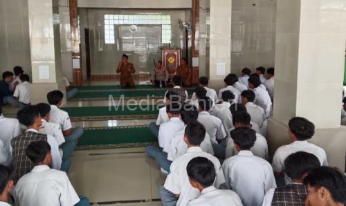 Polsek Pamarayan sosialisasi kenakalan remaja di SMAN 1 Bandung. Foto Yonon