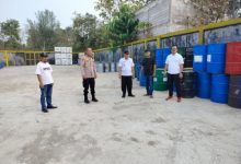 Kapolsek Pamarayan bermsa Muspika lainya sidak ke gudang penyimpanan bahan kimia. Foto Yono