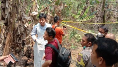 Polsek Petir tangani mayat tanpa identitas. foto Yono