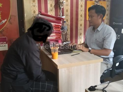 Polsek Pontang menangap pelaku penganiayaan istri. Foto Yono
