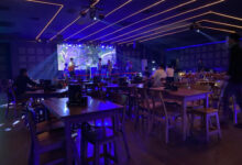 Suasana dalam Pose Bar and Restoran. Foto: Iqbal Kurnia