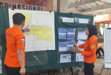 Posko SAR di Carita mencari rombongan jurnalis hilang di Selat Sunda. Foto Antara