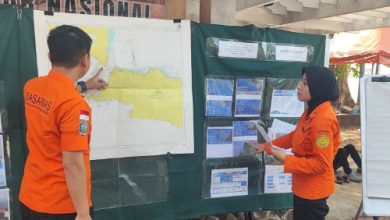 Posko SAR di Carita mencari rombongan jurnalis hilang di Selat Sunda. Foto Antara