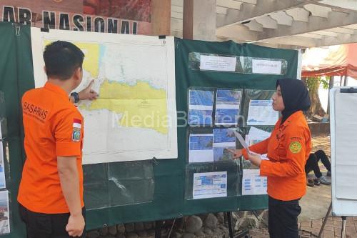 Posko SAR di Carita mencari rombongan jurnalis hilang di Selat Sunda. Foto Antara