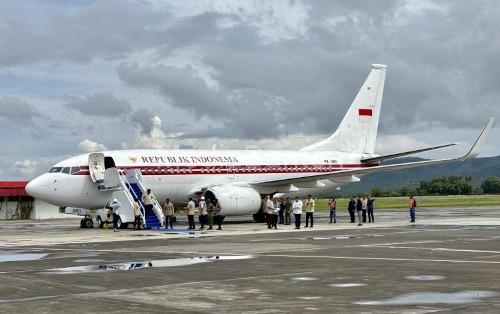 Presiden RI, Prabowo Subianto tiba di Bandara Iskandar Muda Aceh, langsung menuju Bireuen. Foto Antara