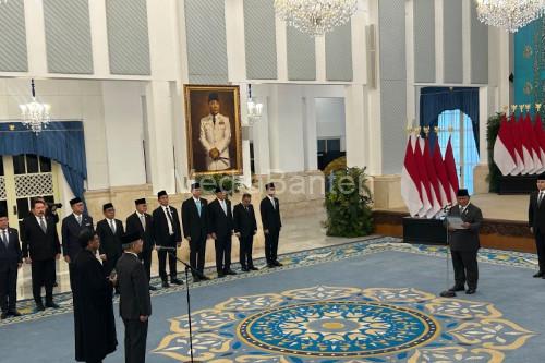 Presiden RI, Prabowo Subianto melantik Suahasil Nazara sebagai Menteri Keuangan. Foto Antara