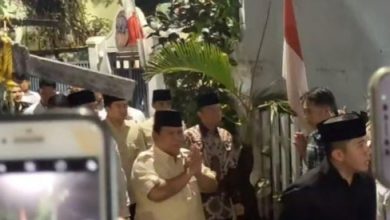 Prabowo Subianto, Presiden RI melayat ke rumah duka Affan Kurniawan. Foto: Antara