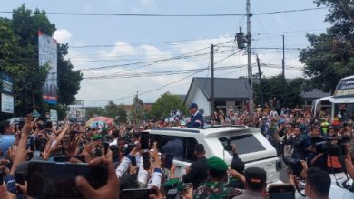 Presiden Prabowo Subianto tinggalkan Akmil Magelang dengan mobil Garuda. Foto: Antara