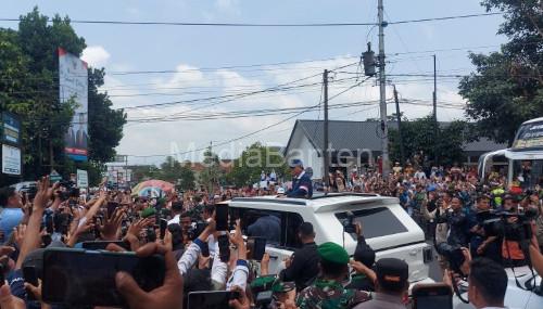 Presiden Prabowo Subianto tinggalkan Akmil Magelang dengan mobil Garuda. Foto: Antara