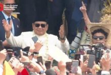 Presiden RI, Prabowo Subianto ikut joget di peringatan HUT RI. Foto: Antara