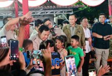 Presiden RI, Prabowo Subianto merayakan tahun baru bersama pengungsi di Tapanuli Slatan. Foto Antara