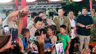 Presiden RI, Prabowo Subianto merayakan tahun baru bersama pengungsi di Tapanuli Slatan. Foto Antara